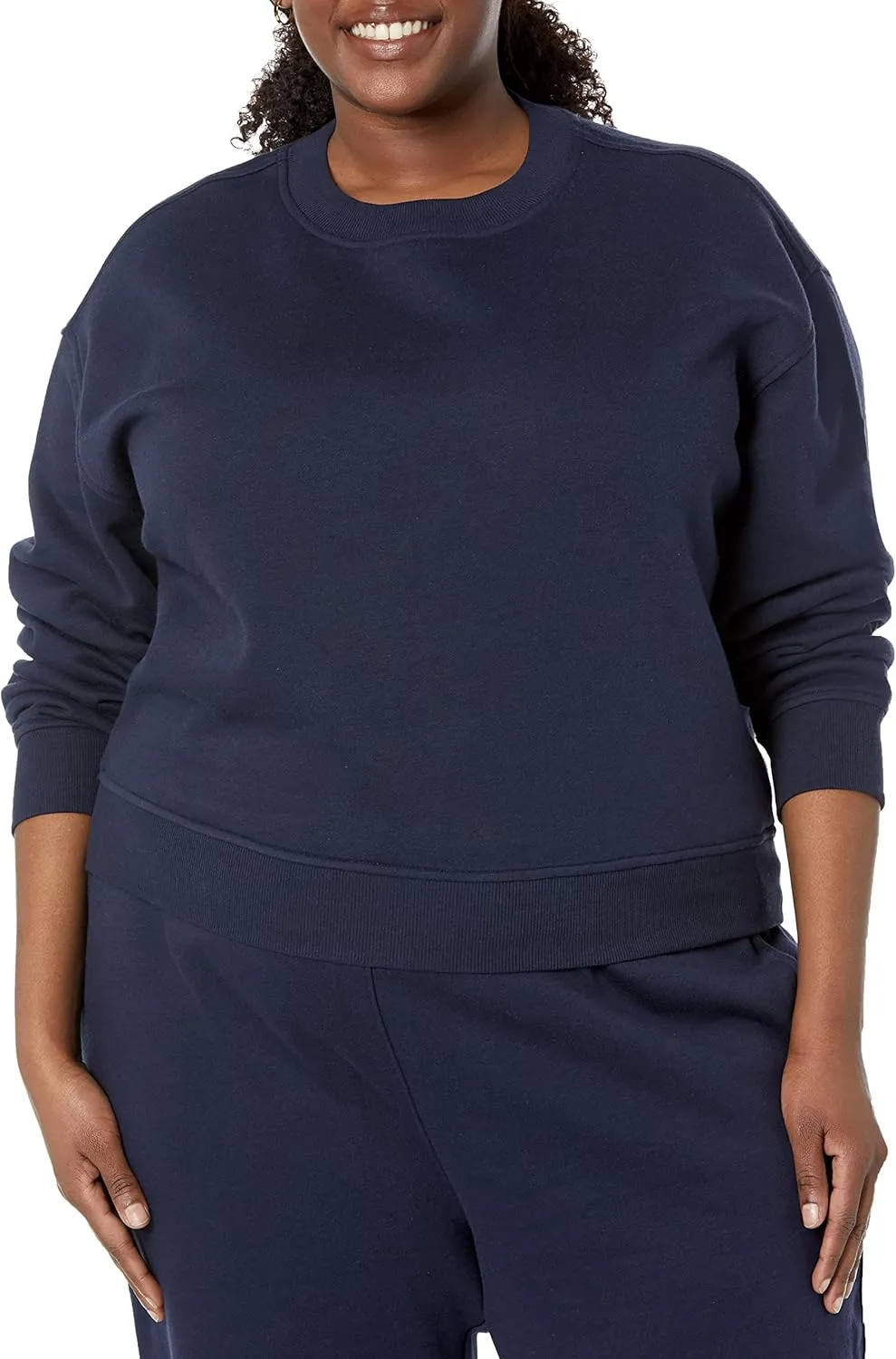 Amazon Essentials Women's Cropped Drop Shoulder Sweatshirt (Available in Plus Size)