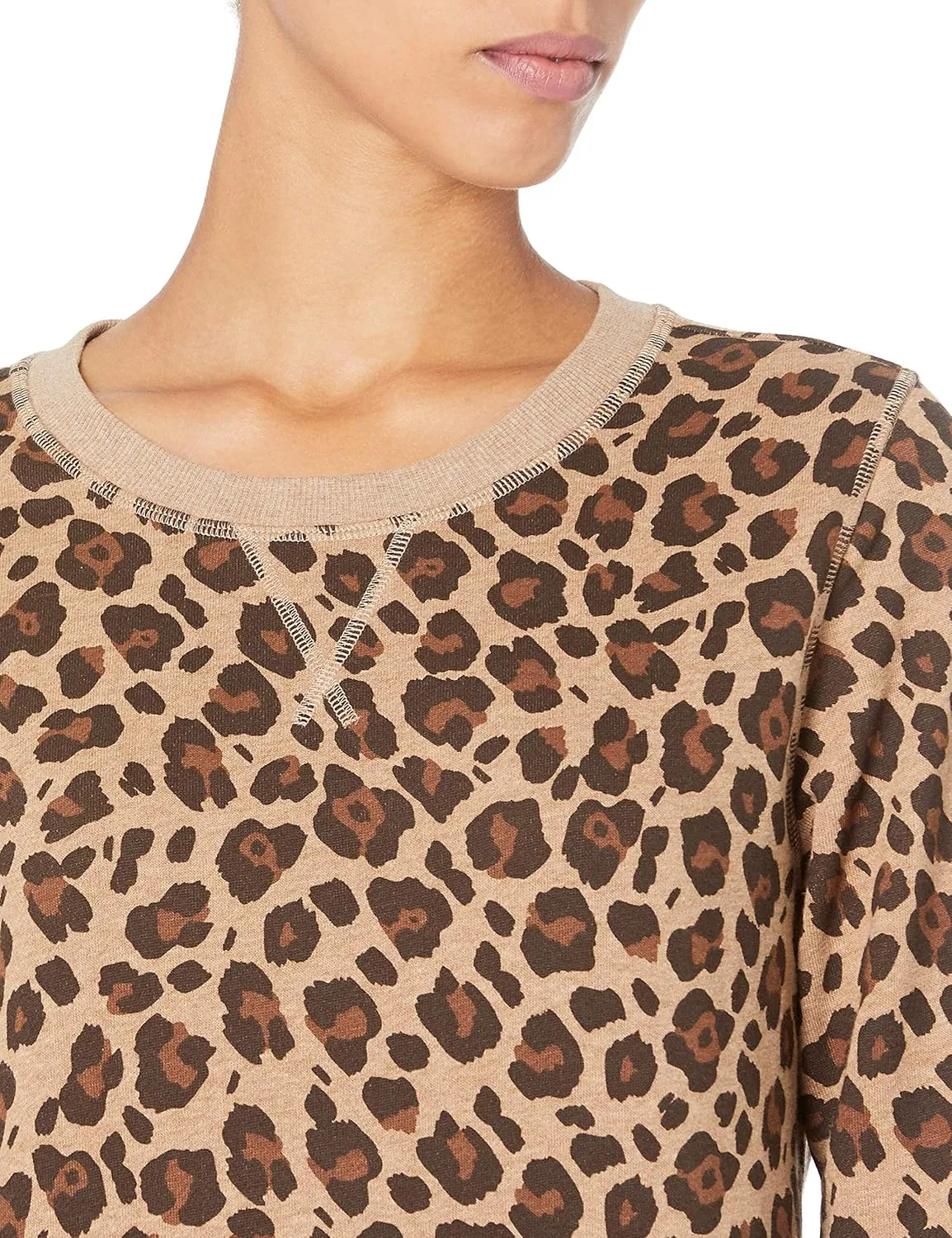 Amazon Essentials Women's French Terry Fleece Crewneck Pullover Sweatshirt (Available in Plus Size)