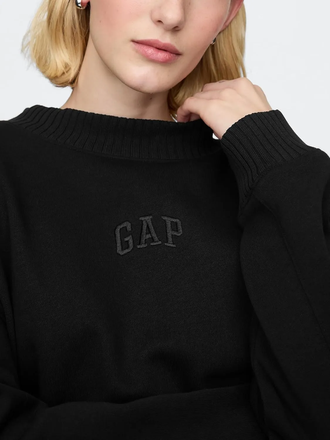 GAP Women's Logo Mockneck Sweatshirt